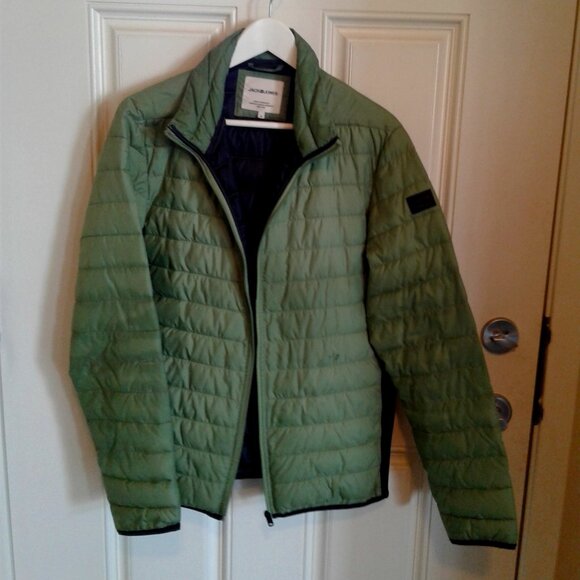 Jack & Jones men's green puffer jacket with black details size medium - Picture 1 of 4